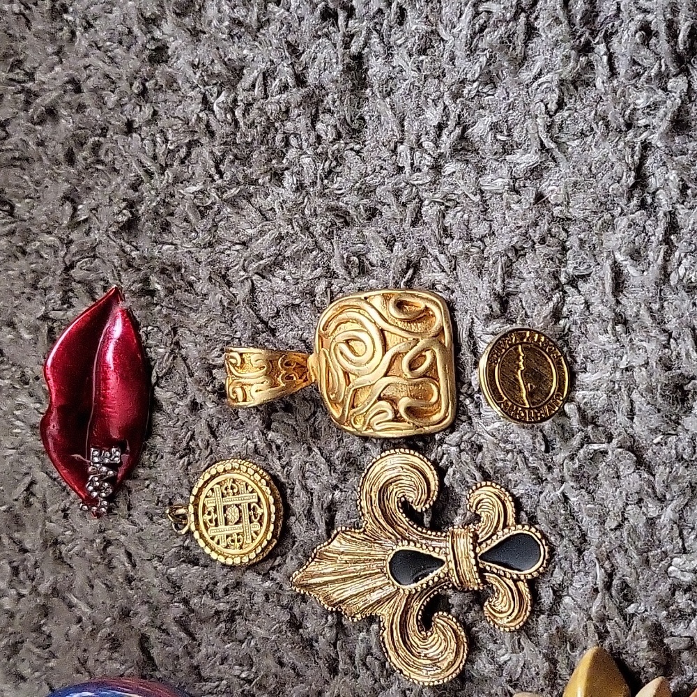 Jewelry - Picture 3 of 5
